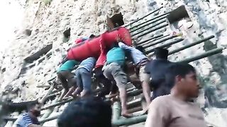 Pemakaman Puang ( Wanita Bangsawan ) Toraja dimakamkan di Liang Puang