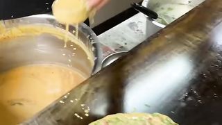 Aapne khaya hai ye???? #indianstreetfood #streetfood #pudla #churchgate #kalbadevi #mumbai