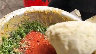 Aapko konse bhajiye pasand hai???? #indianstreetfood #streetfood #methi #pakoda #bhajiya #ghaziabad