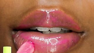 NYX PROFESSIONAL MAKEUP Fat Oil Lip Drip, Moisturizing, Shiny and Vegan Tinted Lip Gloss - Missed Call (Sheer Pink)