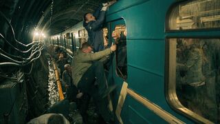 ЖЁСТКАЯ ПЕСНЯ ПРО ЖИЗНЬ И ГОРОДСКОЕ МЕТРО