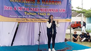 Hj. umi Kultsum membuka lomba marawis Perumahan LBS Muktiwari