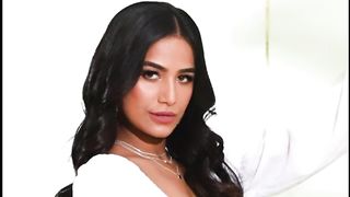 Poonam Pandey 'I am alive', actress  denies her death