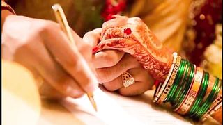 Rain and worst traffic jam in Karachi, the bride and groom had to spend their wedding night at a relative's house