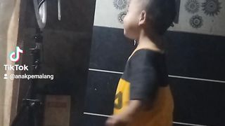 Asiknya Ucil main tiktok