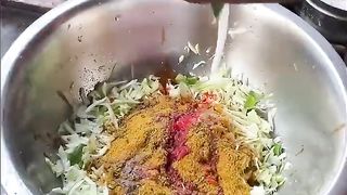 Aapne khaye hai ye???? #indianstreetfood #streetfood #chinese #chinesefood #pakoda #delhi