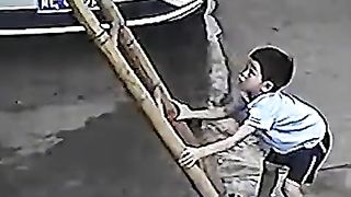 Chinese_boy_saves_father_