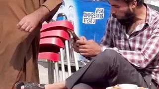 Eating+food+with+strangers+%F0%9F%98%81+wait+for+the+end