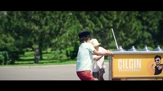 Çılgın Dondurmacı - İki Cambaz