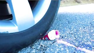 Esmagando coisas crocantes e macias de carro! CARRO EXPERIMENTAL vs HULK
