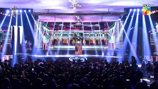 Pays Tribute to the legend  at HUM 21st Lux Style Awards #LSA2022 #humtv.