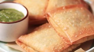 Onion pocket samosa