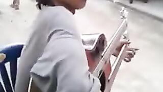 viral crazy man is able to make people around him amazed