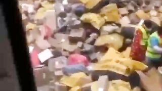 Ого: у Китаї життя наче зупинилось: 37 млн хворих на Ковід за добу!