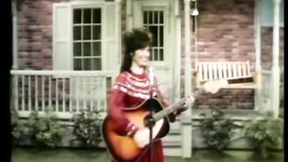 87-year-old country music legend Loretta Lynn addresses rumors of her failing health