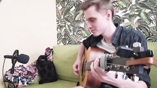 Черный кот поет блюз.
