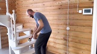 Месси построили отдельный дом! Шалаш под лестницей или первая ипотека пумы Месси.