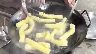 Guess karo iski price???? #indianstreetfood #streetfood #kebab #nagpur #nagpuri #fryums
