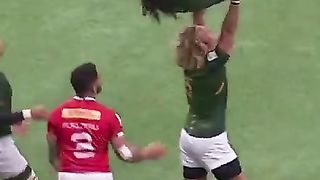 This rugby player showed UNBELIEVABLE strength