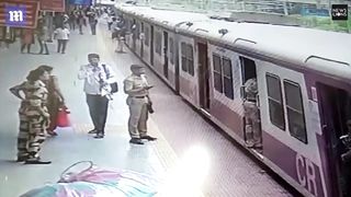 Horrifying moment women dragged after saree got stuck in train.