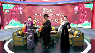 the video to enjoy the debut of Kangba TV host Champa
