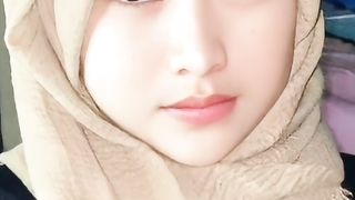 Wanita berhijab