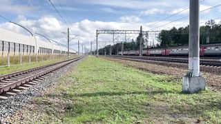 Зачем на Ж_Д нужны металлические планки между рельсов.