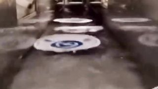 How some Japanese sushi restaurants clean the dishes.