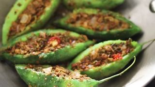 Chatpata bharwa karela