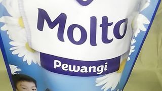 Pewangi pakaian