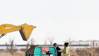 Heavy-duty engineering electric tricycle with full power and long range