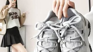 Sepatu sneakers kekinian