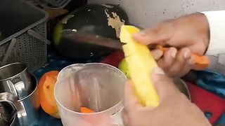 Ye kon akela pi sakta hai????? #indianstreetfood #streetfood #nagpur #fruits #milkshake #healthyfood