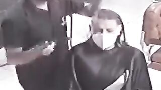 Barber shaves his head in solidarity with a cancer patient