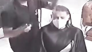 Hairdresser shaved his head to support a girl with cancer.