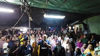 TWO-FINGER GREETINGS UNITED TO FIGHT TO WIN HJ. UMI KULTSUM CANDIDATE PARATI NASDEM