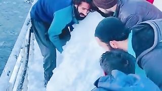 Enjoying_Snowfall_in_kalam