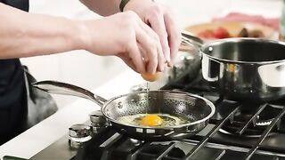 Gordon_Ramsay_Makes_Scrambled_and_Fried_Eggs___Cooking_With_Gordon___HexClad