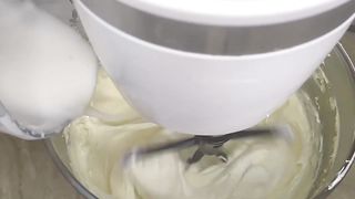 You've never made American buttercream like this before! Not many people know this GRIT FREE method!