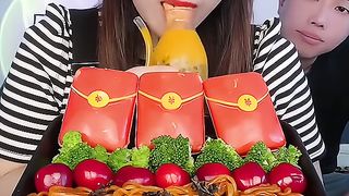Eating asmr