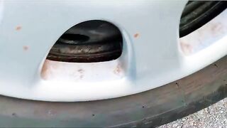 EXPERIMENTO: MCDONALDS DRINKS VS CAR - Esmagando coisas crocantes e macias de carro!