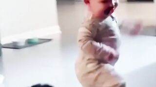 Little animals can make babies laugh all day