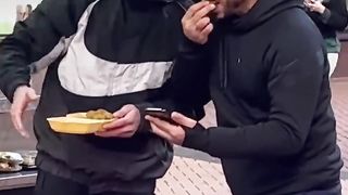 Let’s share the food????
