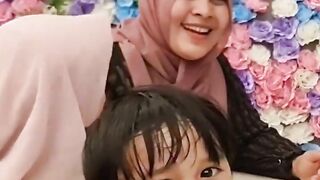 Keseruan mba shakila bersama bunda