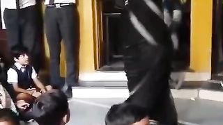 Yah school teacher hai ya nachaniya hai
