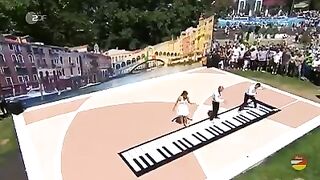 Напольное пианино