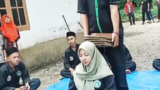 Cewe cantik sedang aktrasi srikandi pagar nusa kertos