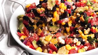 MEXICAN SALAD WITH BLACK BEANS, CORN & AVOCADO