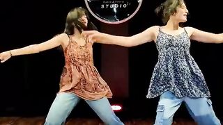 Rangilo Maro Dholna - Dance Challenge - Rashi X Shraddha - The Euphoria Studio #rangilomarodholna