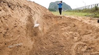 IMPOSSIBLE! Giant Snake Lay Eggs Hunters Saving Girl